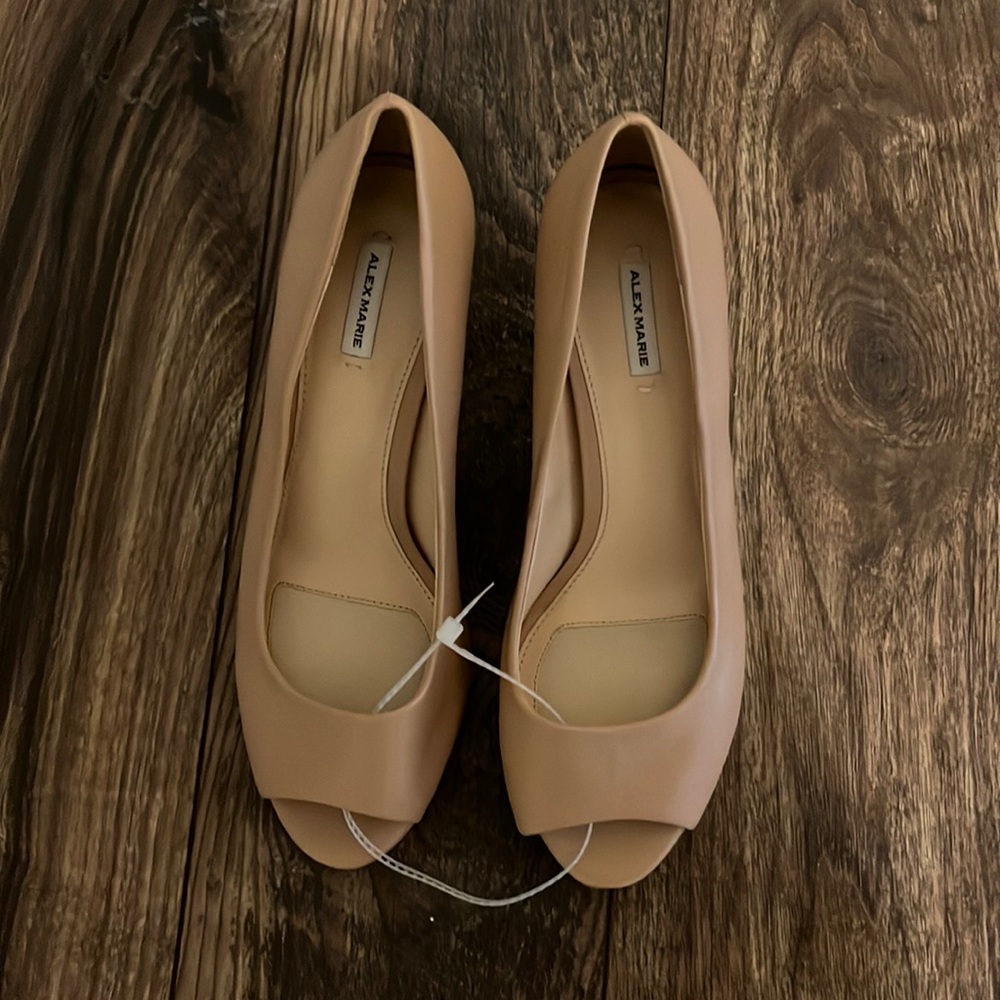 Alex Marie heels..Beige. New. Size 8.5